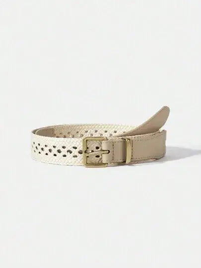 Élégante ceinture tressée en beige crème, conçue avec des matériaux de qualité et sections en similicuir. Dotée d'une boucle dorée sophistiquée, elle incarne le style bohémien chic. Ajustable pour un confort optimal, cette pièce est idéale pour une tenue estivale décontractée. Recommandé : nettoyage à la main.