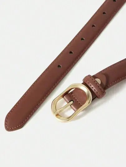 Ceinture marron en PU non extensible. Design épuré avec boucle ovale dorée. Largeur moyenne pour un style raffiné et sophistiqué. Nettoyage à sec recommandé.