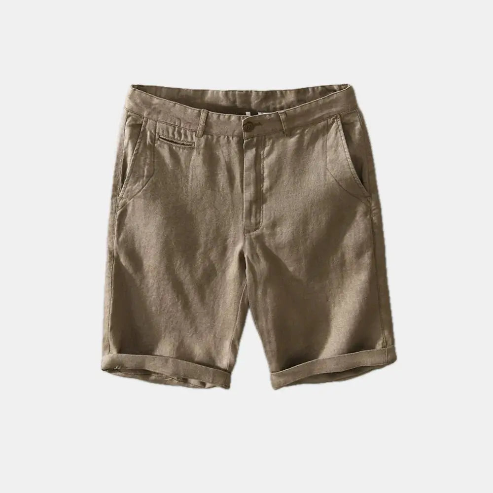 Short 100% lin, léger et naturel. Coupe slim avec jambes droites et taille ceinturée pour un ajustement parfait. Poches latérales et arrière. Disponible en beige, marron, bleu et blanc. Tissu respirant, idéal pour l'été. Lavage à la main ou en machine recommandé.